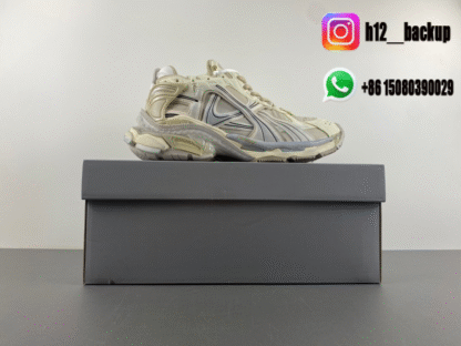 Balenciaga 7.5 Grayish yellow 772767-W3RNY-9797 - Image 7